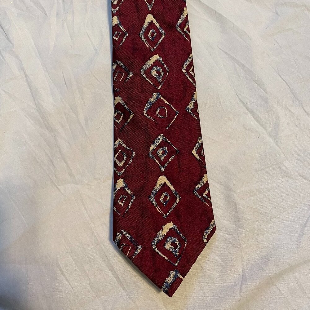 Vintage Hugo Boss 100% Silk Tie in Burgundy with a Cream geometric design